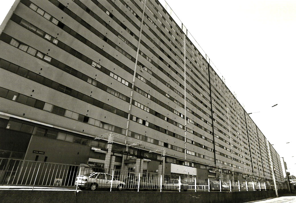 Housing in Nancy... 15 stories tall, 22 apartments long, and two apartments thick?