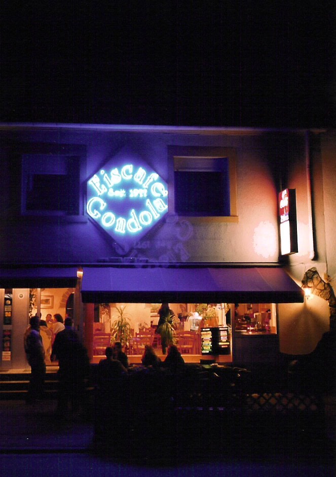 Eiscaf Gondola by night