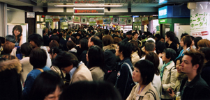 Standard rush hour scene - being tall has bonuses in Japan