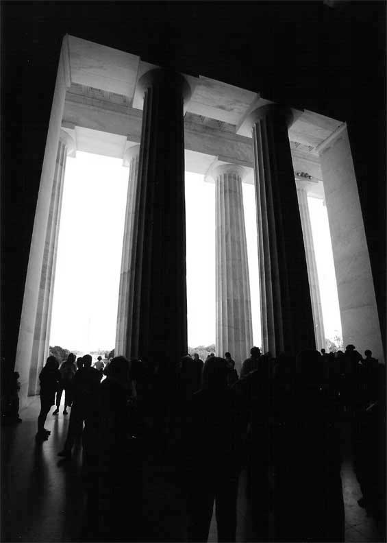 The Lincoln Memorial in b&w